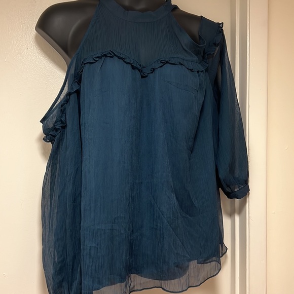 Plus size blouse - Picture 2 of 5
